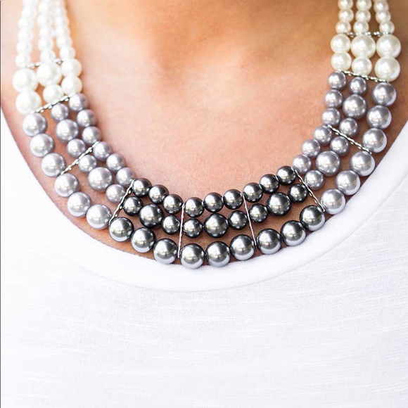 Necklace and earrings - Picture 1 of 2